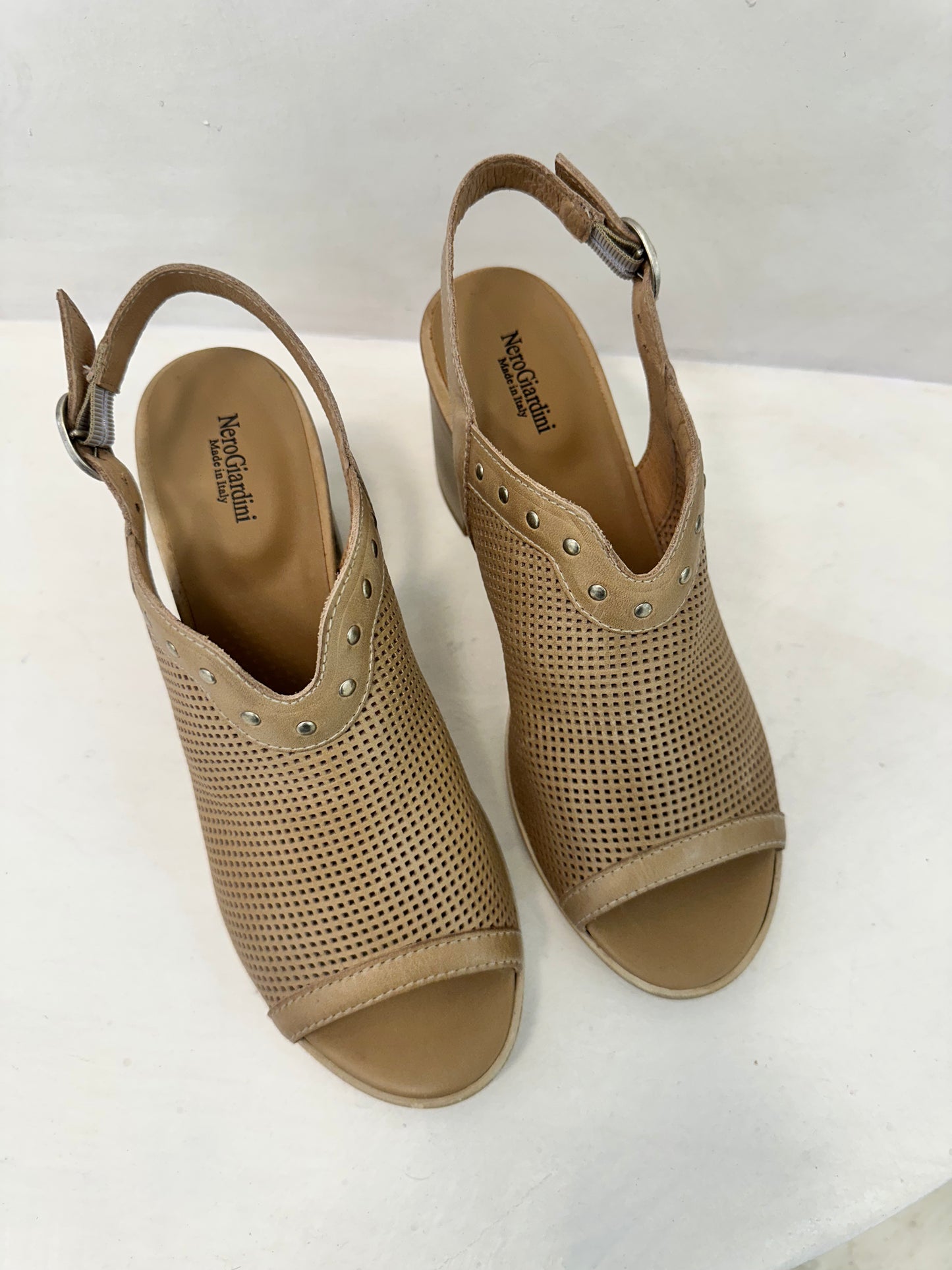 LEATHER BLOCK HEEL SLINGBACK SANDAL BEIGE-NERO GIARDINI