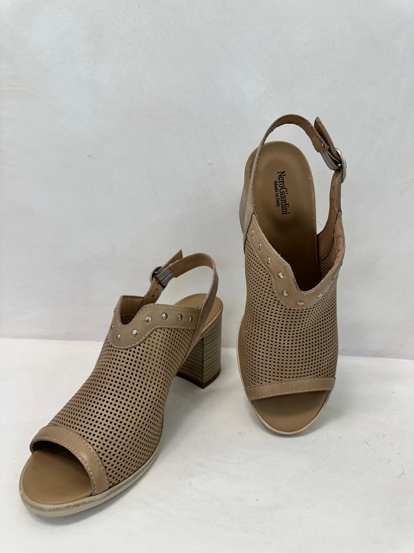LEATHER BLOCK HEEL SLINGBACK SANDAL BEIGE-NERO GIARDINI