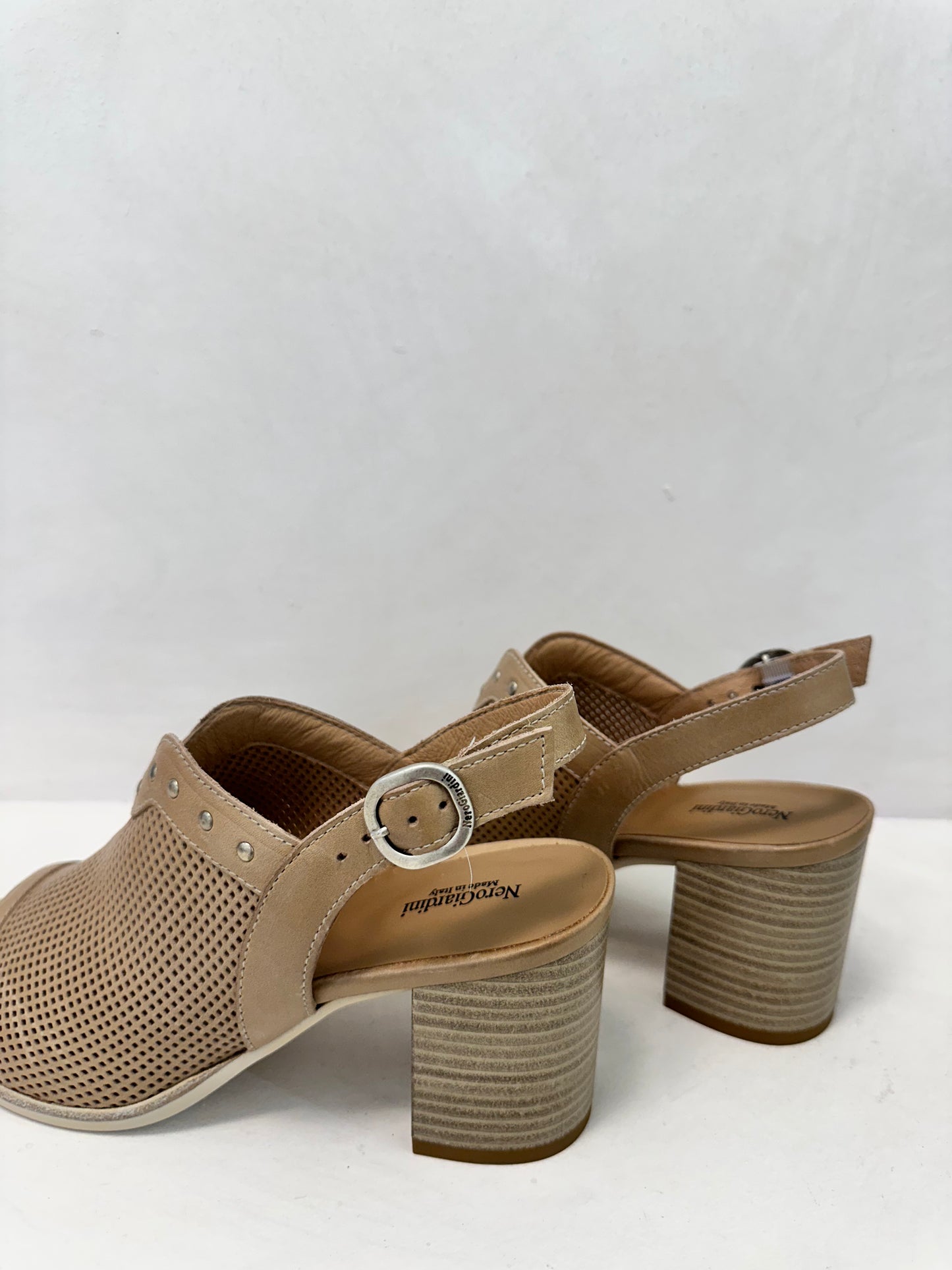 LEATHER BLOCK HEEL SLINGBACK SANDAL BEIGE-NERO GIARDINI