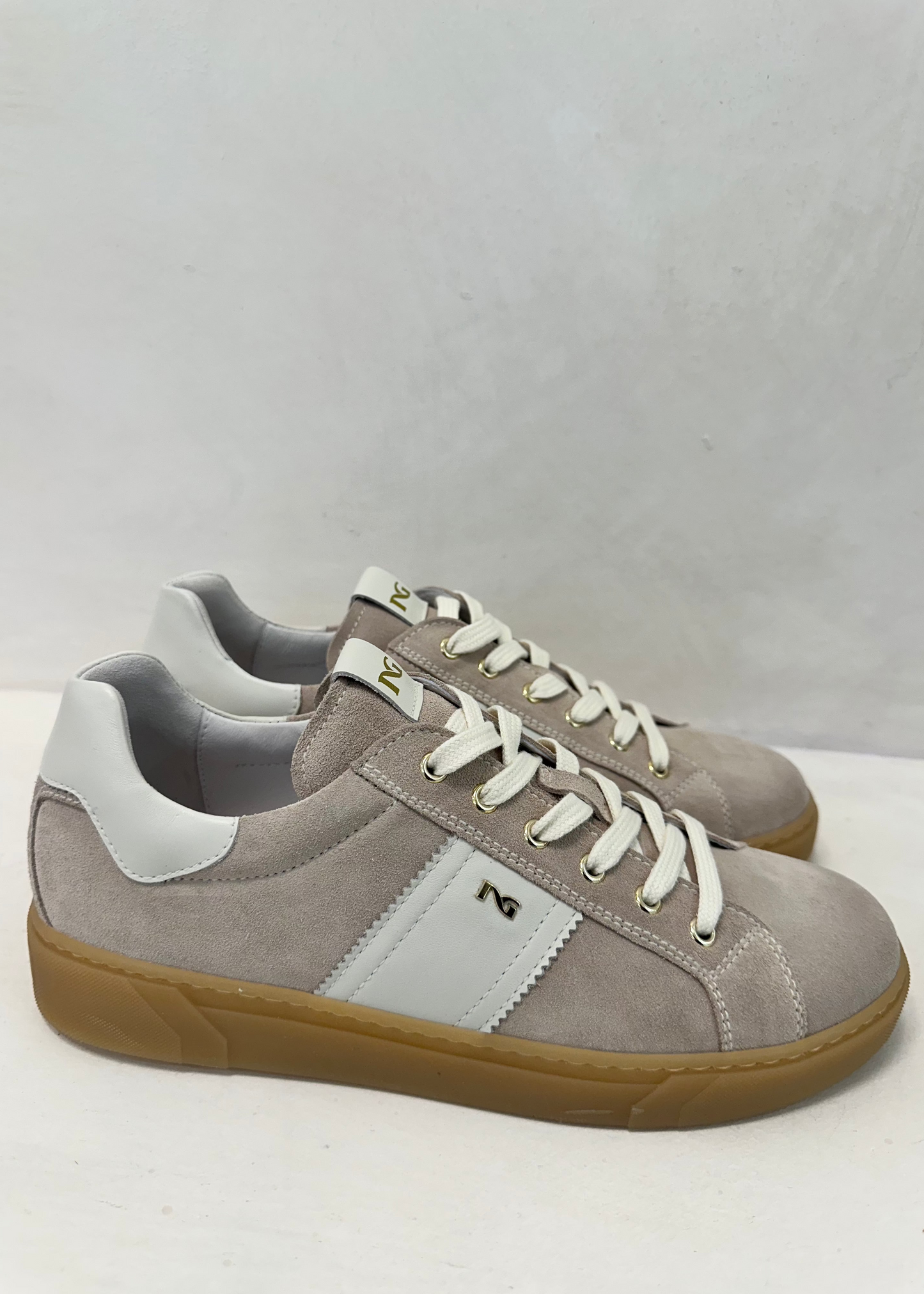 MAUVE SUEDE GUMSOLE SNEAKER - NERO GIARDINI