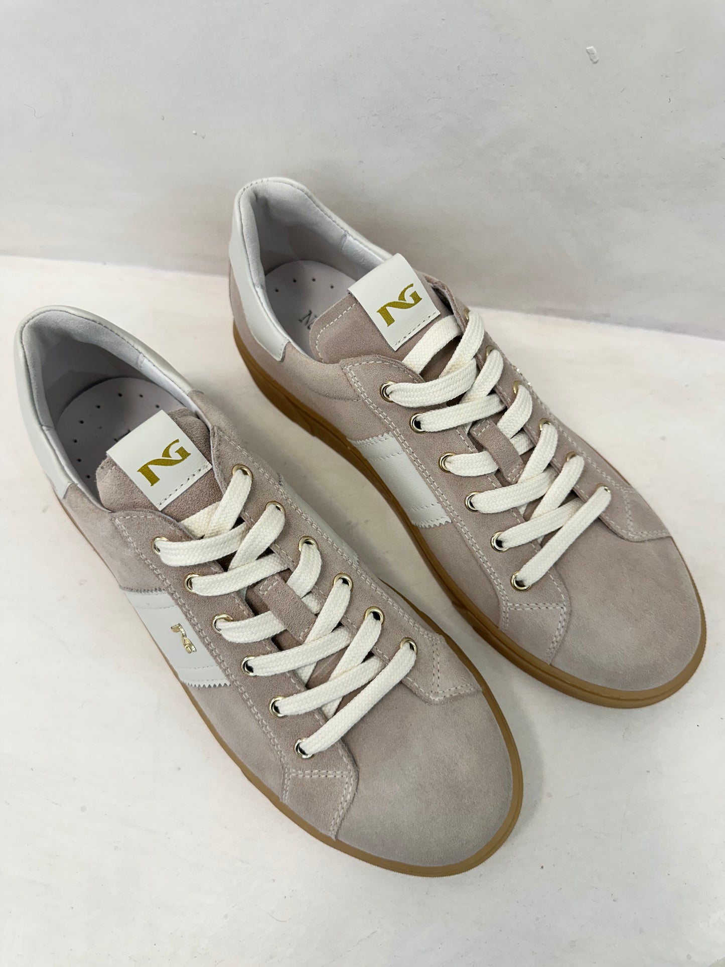 MAUVE SUEDE GUMSOLE SNEAKER - NERO GIARDINI