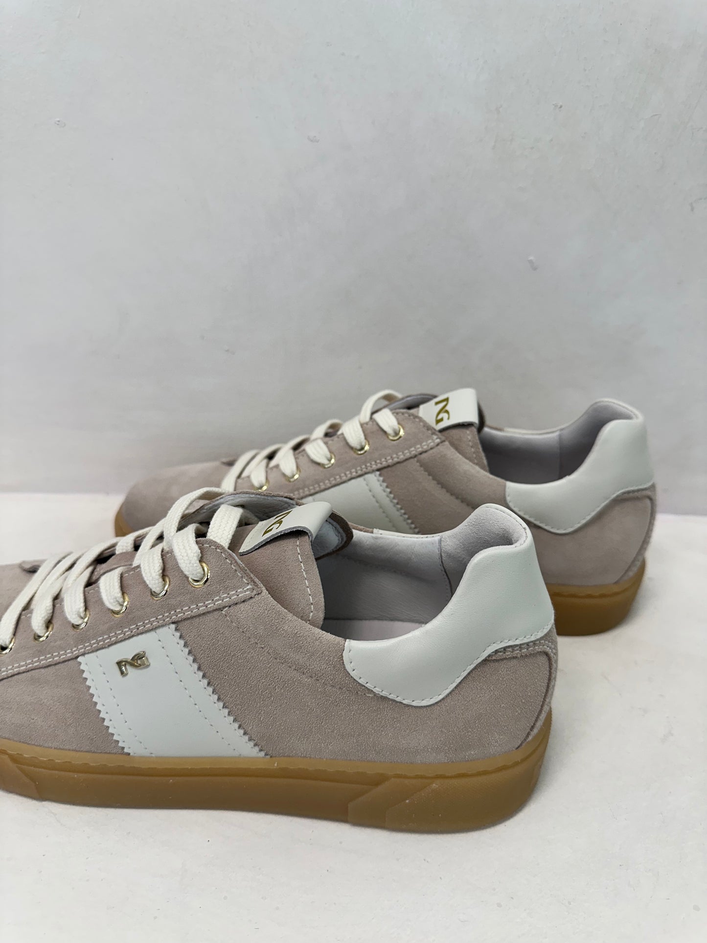 MAUVE SUEDE GUMSOLE SNEAKER - NERO GIARDINI