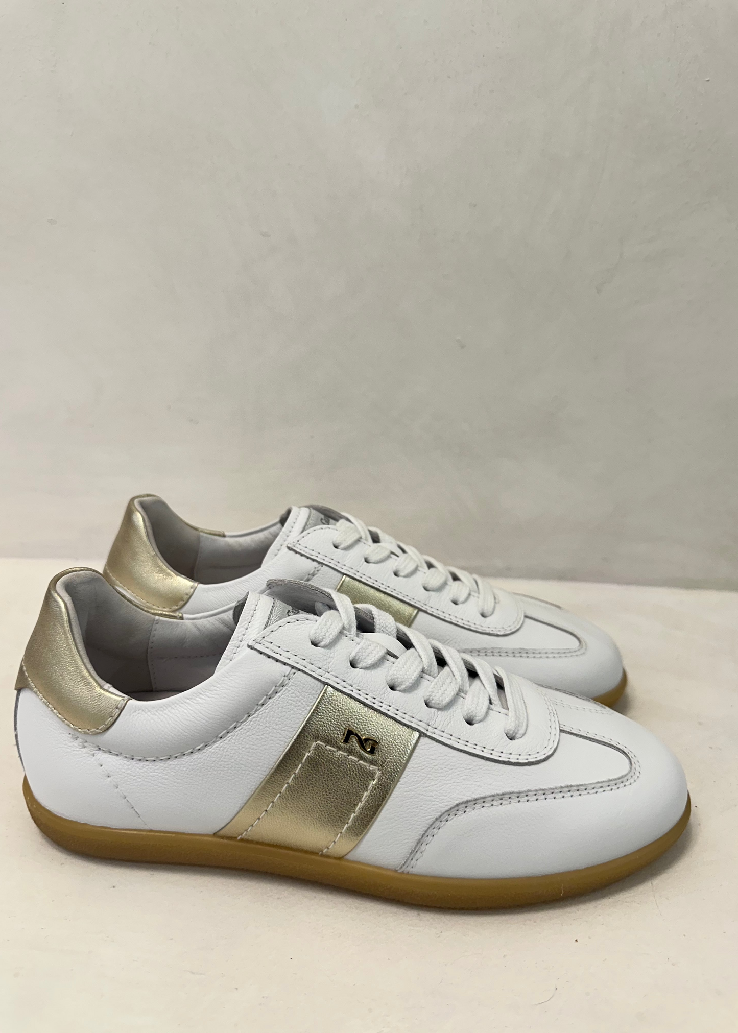 WHITE GUMSOLE SNEAKER - NERO GIARDINI