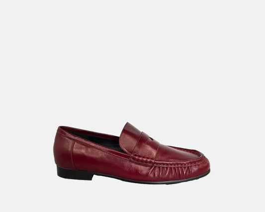 Creased Leather Flats in Carmin