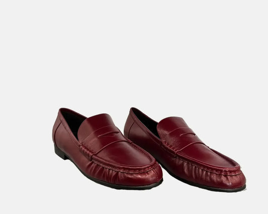 Creased Leather Flats in Carmin