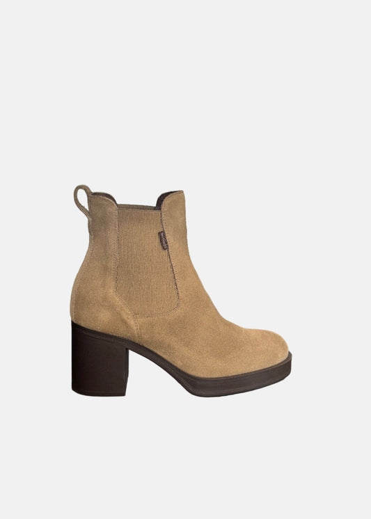 Block Heel Boot in Suede Taupe