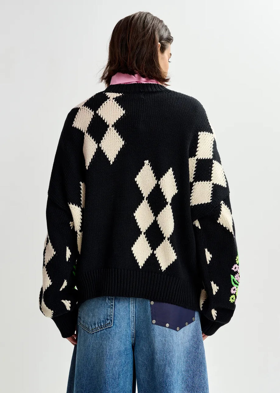 Jactori Embroidered Pullover in Black