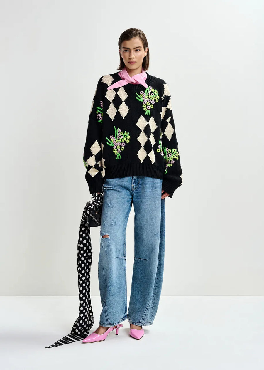 Jactori Embroidered Pullover in Black