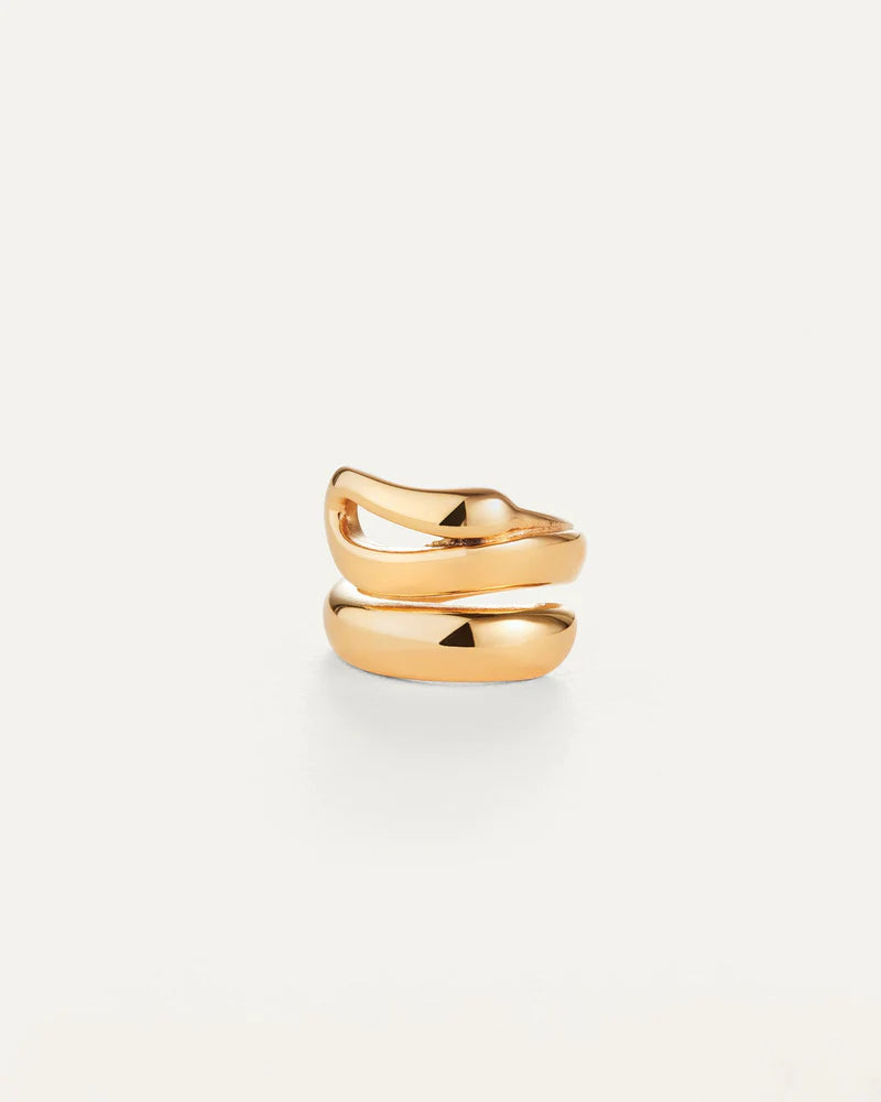 Sees Ring in Gold