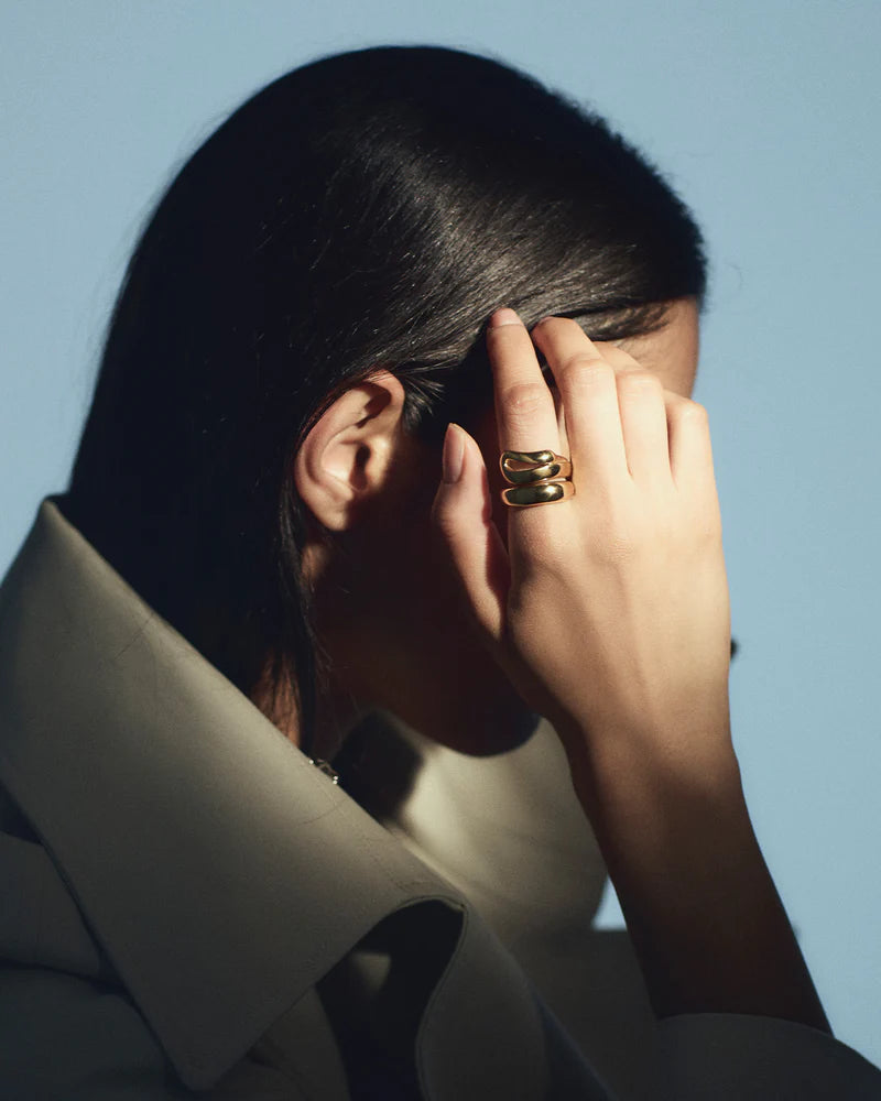 Sees Ring in Gold