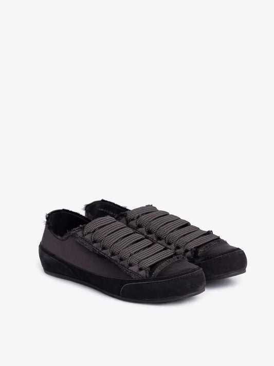 Parson Trainer in Silk Satin Black