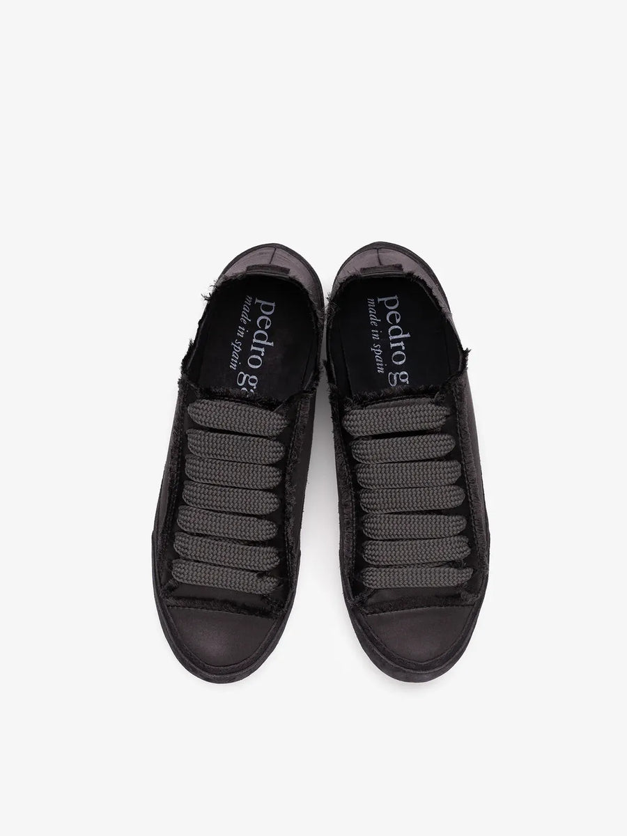 Parson Trainer in Silk Satin Black