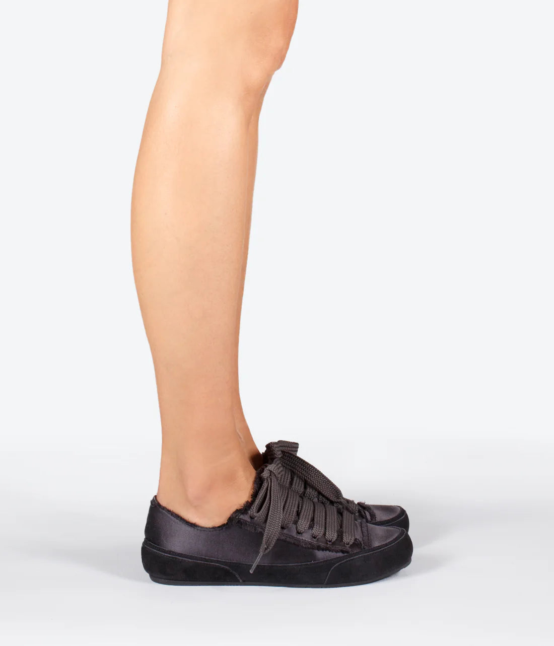 Parson Trainer in Silk Satin Black