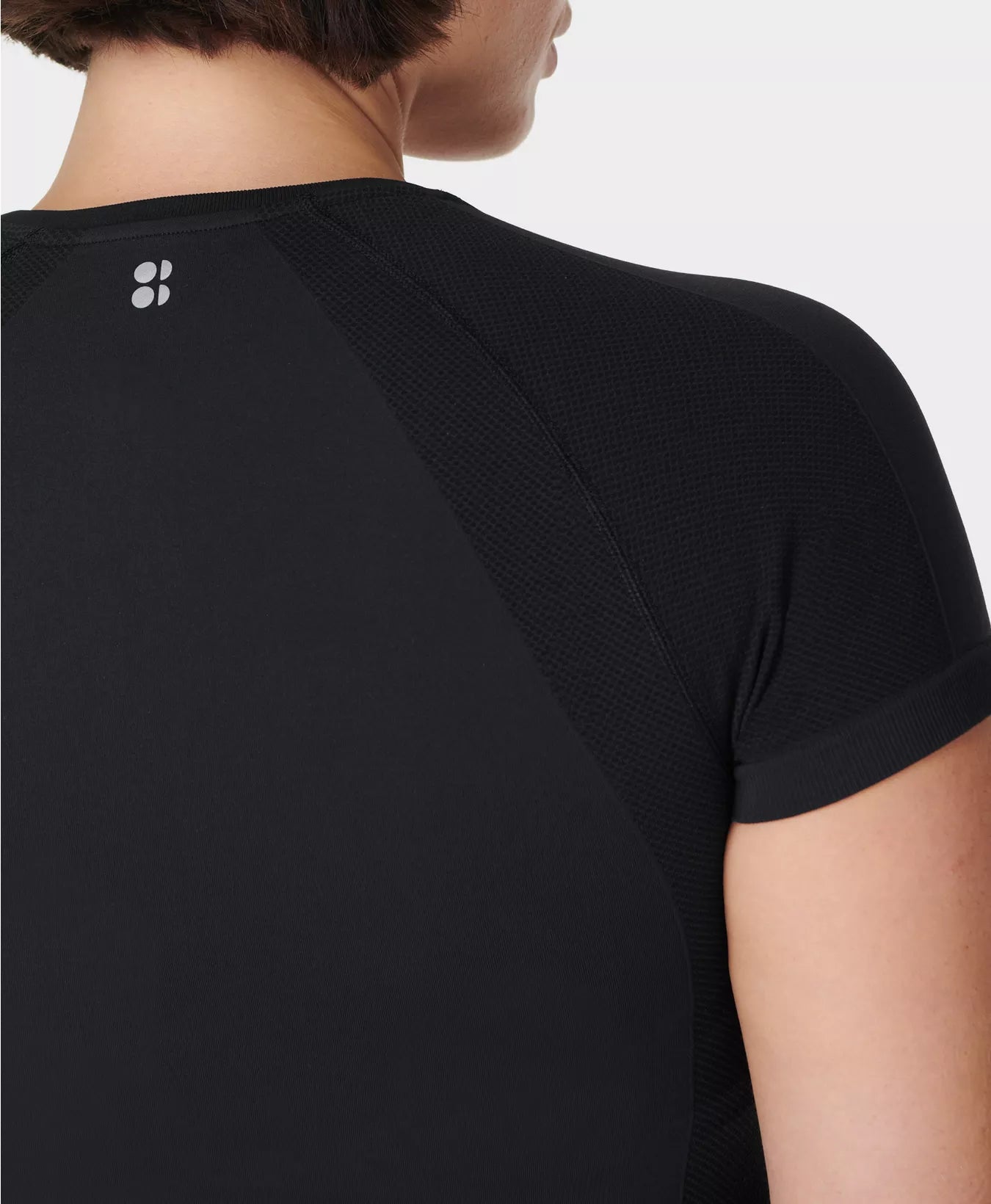 ATHLETE CROP SEAMLESS WORKOUT TEE BLACK - SWEATY BETTY