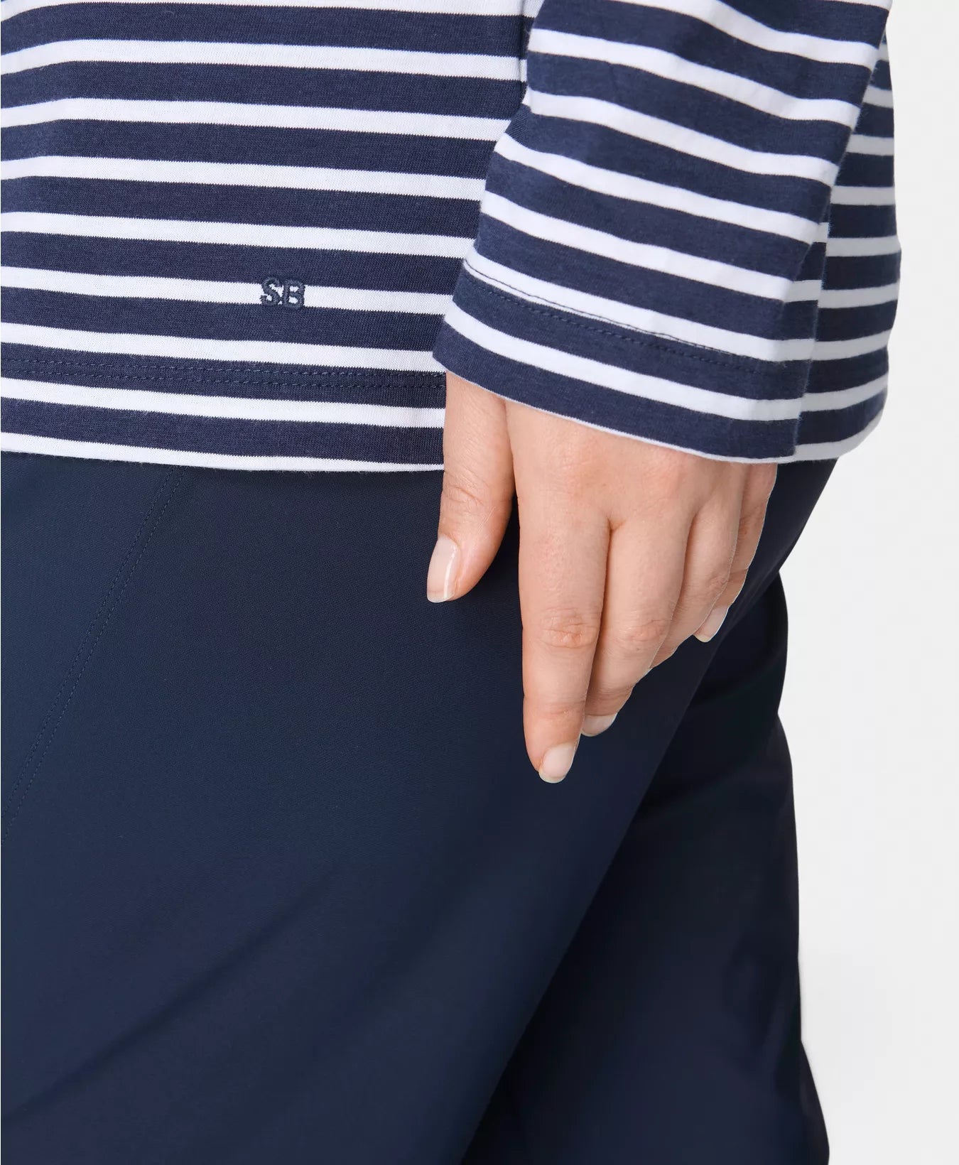 Essential Long Sleeve T-Shirt in Navy Blue