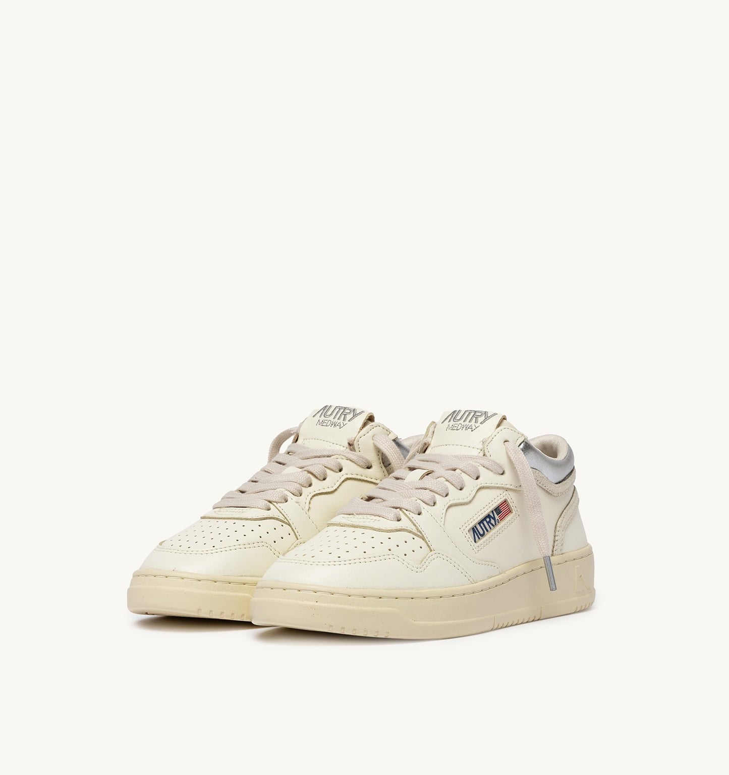 Med-Way Sneakes in Leather Color Marshmallow and Silver