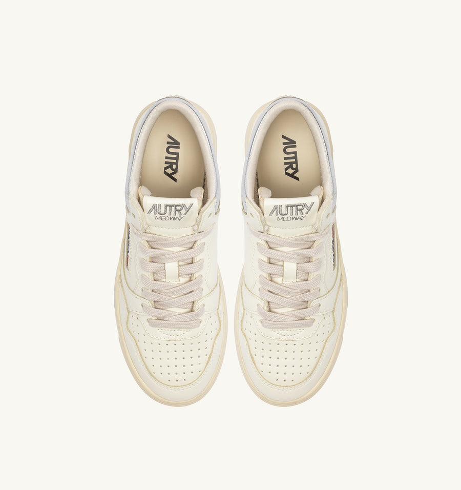 Med-Way Sneakes in Leather Color Marshmallow and Silver