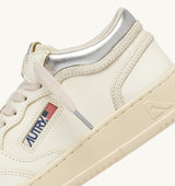 Med-Way Sneakes in Leather Color Marshmallow and Silver