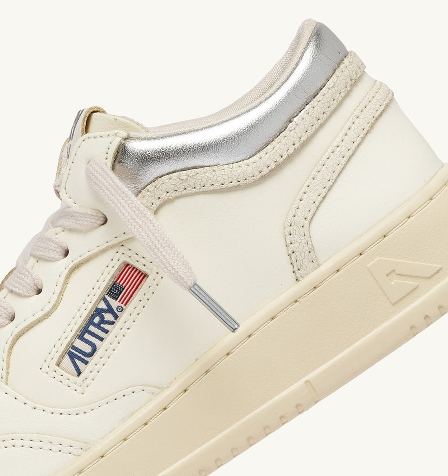 Med-Way Sneakes in Leather Color Marshmallow and Silver