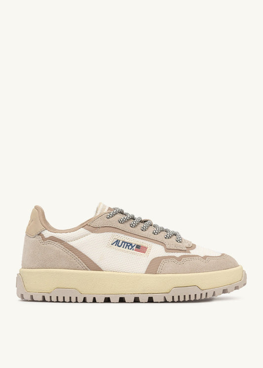 WILDPACE LOW SNEAKERS IN WHISPER WHITE AND SAND MESH AND SUEDE - AUTRY